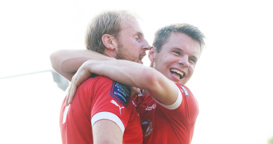  0-2 Mrkus Thorbjörnsson, Kalmar, som grattas av Måns Söderqvist