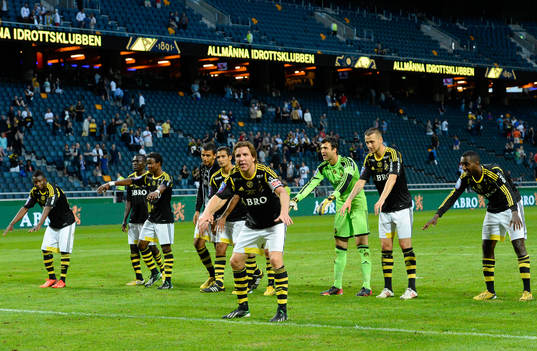 s spelare jublar efter 4-0-vinsten under fotbollsmatchen i Allsvenskan mellan AIK och Brommapojkarna den 24 Juni 2013 i Stockholm.
