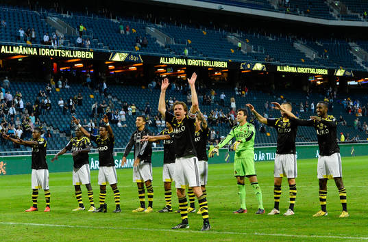 s spelare jublar efter 4-0-vinsten under fotbollsmatchen i Allsvenskan mellan AIK och Brommapojkarna den 24 Juni 2013 i Stockholm.