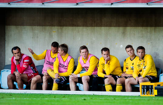 Rätt rutinerad avbytarbänk hos Elfsborg när Kevin Abbas Hassan, målvakt, Jon Jönsson, Simon Hedlund,  David Elm, Daniel Mobaeck, Viktor Claesson, Anders Svensson,