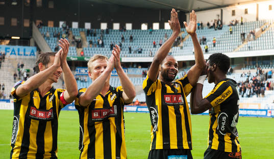 Häckens Björn Anklev, David Marek Frölund, Rene Makondele jublar