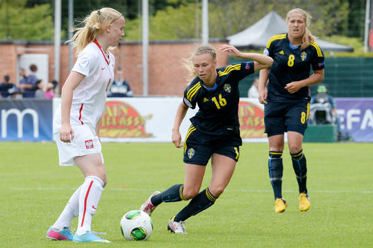 Nyon, 28 Juin 2013; Soccer; UEFA Championship Under 17 Women; Poland - Sweden. Picture show from l. t r. Paulina Dudek, Amanda Östervall and Filippa Angeldal.

