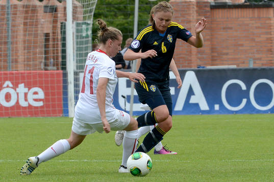 Nyon, 28 Juin 2013; Soccer; UEFA Championship Under 17 Women; Poland - Sweden. Picture show from l. t r. Dominka Deren and Jonna Andersson 