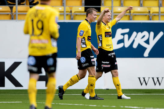 Elfsborgs Johan Larsson jublar