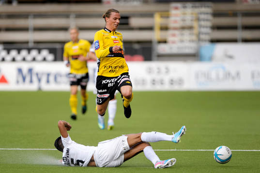 Syrianskas Isa Demir bryter bollen för Elfsborgs Niklas