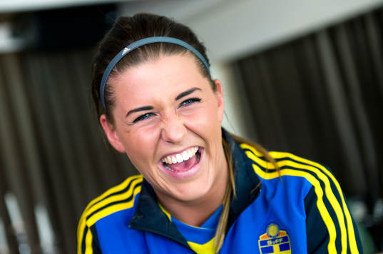 Sveriges Olivia Schough skrattar mycket