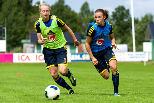 Sveriges Amanda Ilestedt jagar