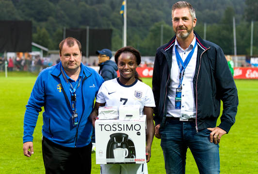 Matchens lirare från England, Eniola Aluko, utses