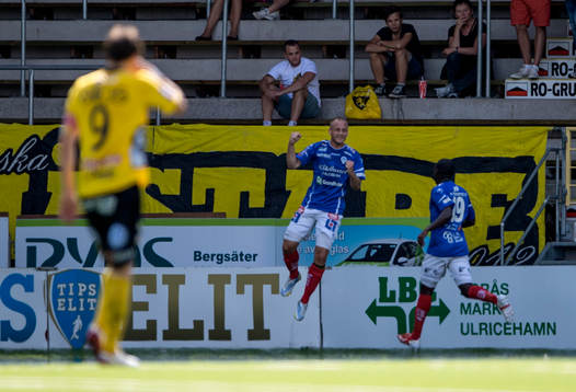Åtvidabergs Daniel Sjölund jublar