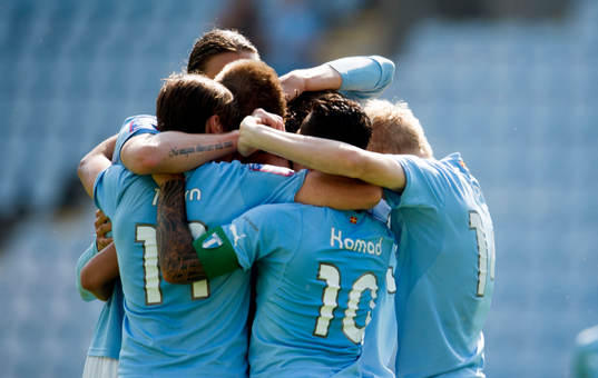 Malmö FF jublar i den allsvenska fotbollsmatchen mellan Malmö FF och Gefle den 7 Juli 2013.