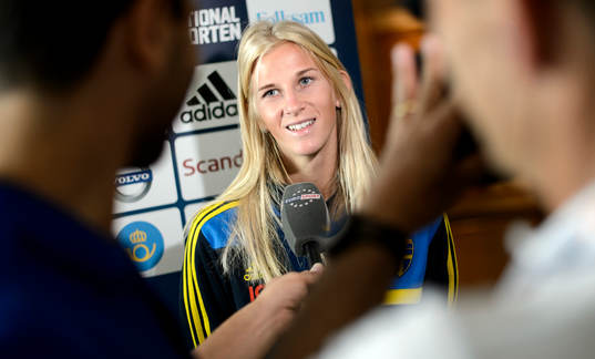Sveriges Sofia Jakobsson blir intervjuad av Eurosport
