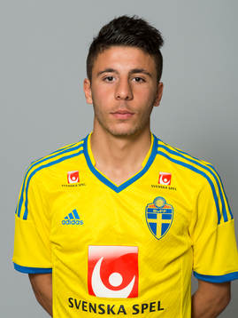 Charbel Mirza spelar i det svenska P17 landslaget i fotboll, den 10 juli 2013 i Stockholm, Sverige.