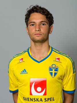 Marijan Cosic spelar i det svenska P17 landslaget i fotboll, den 10 juli 2013 i Stockholm, Sverige.