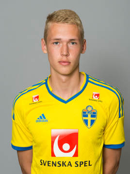 Alexander Gustafsson spelar i det svenska P17 landslaget i fotboll, den 10 juli 2013 i Stockholm, Sverige.