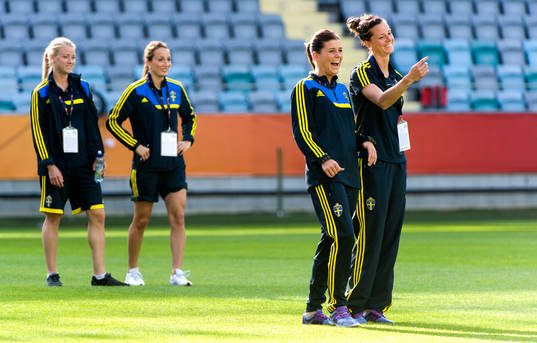 Sveriges Jenny Hjohlman, Kosovare Asllani Olivia Schough och Lotta Schelin