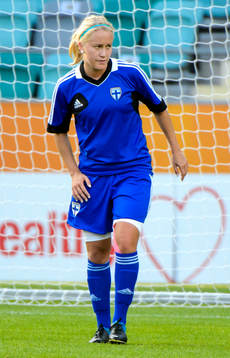 Finlands Annika Kukkonen fick ont