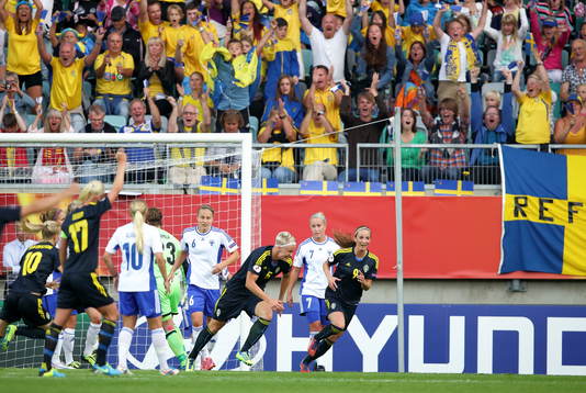 Mål 1-0 av Sveriges Nilla Fischer  i matchen mellan