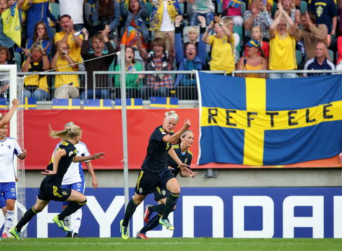 Mål 1-0 av Sveriges Nilla Fischer  i matchen mellan