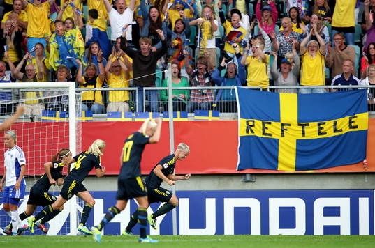 Mål 2-0 av Sveriges Nilla Fischer som jublar i matchen
