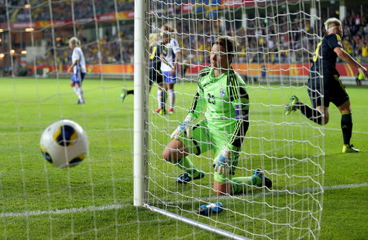 Mål 5-0 Sveriges Lotta Schelin, Sveriges Nilla Fischer i