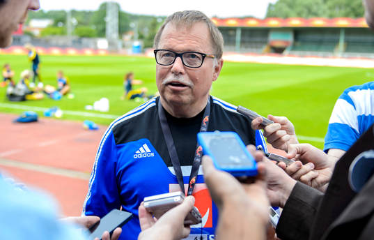 Sveriges  läkare Yelverton Tegner svarar på frågor