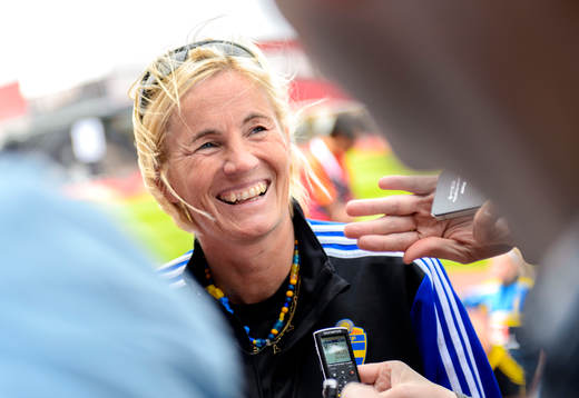 Sveriges assisterande förbundskapten Lilie Persson svarar på frågor