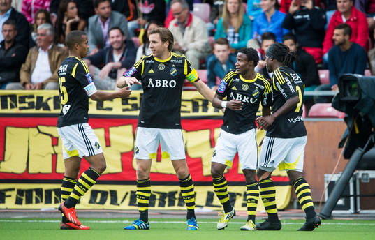 s Kennedy Igboananike firar sitt 1-0 mål tillsamman med Robin Quaison, Nils-Eric Johansson och Martin Kayongo-Mutumba i den allsvenska matchen mellan Syrianska och AIK den 14 juli 2013 i Södertälje.
