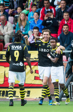 s Kennedy Igboananike firar sitt 1-0 mål tillsammans med Martin Kayongo-Mutumba och Nils-Eric Johansson i den allsvenska matchen mellan Syrianska och AIK den 14 juli 2013 i Södertälje.