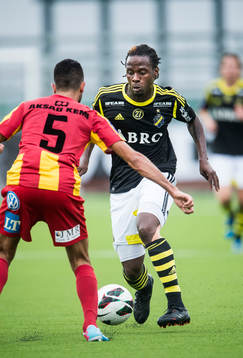 s Martin Kayongo-Mutumba utmanar Syrianskas Isa Demir i