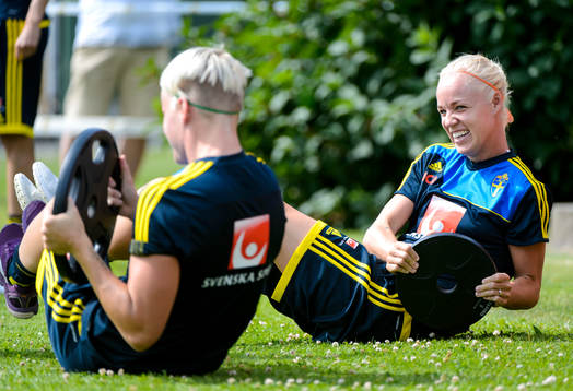 Sveriges Caroline Seger gör fysövningar