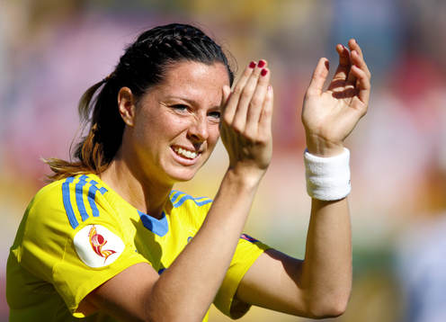 Sveriges Lotta Schelin applåderar i kvartsfinalen mellan Sverige och Island