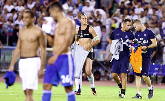 Paris Saint-Germans Zlatan Ibrahimovic i underkläder