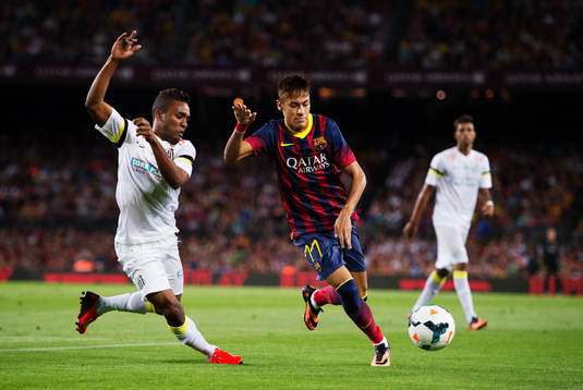 Santos Cicinho utmanas av Barcelonas Neymar Jr