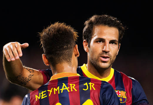 Barcelonas Neymar Jr kramas om av Cesc Fabregas efter 6-0-målet