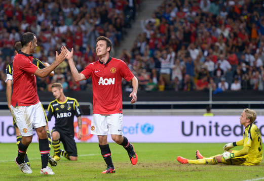 Manchester Uniteds Ryan Giggs och Ángelo Henríquez jublar efter 1-1 målet