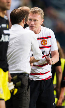 s tränare Andreas Alm och Manchester Uniteds tränare David Moyes tackar varandra efter fotbollsmatchen mellan AIK och Manchester United den 6 augusti 2013 i Stockholm.