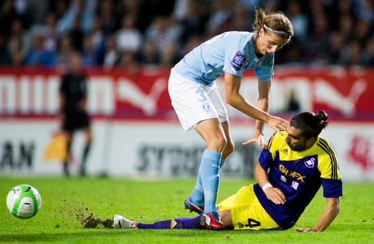 FFs Pawel Cibicki och Swanseas Chico Flores