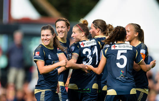 LdB Malmös Ramona Bachmann (v), Therese Sjögran, Anja