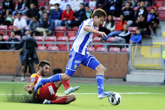 Göteborgs nr 9 Lasse Vibe och Syrianska nr 5 Isa Demir