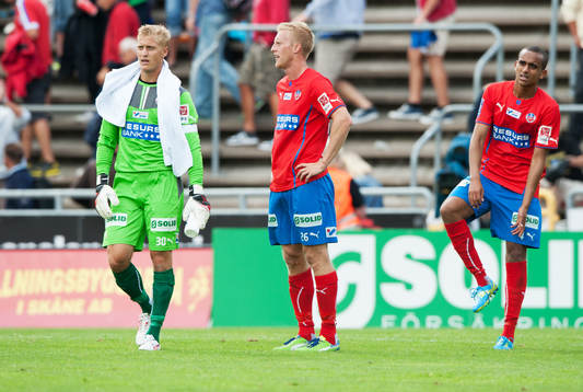   Slutsignal, dystra miner hos Peter Larsson, Pär Hansson och Walid Atta, Helsingborg, i den allsvenska matchen mellan Helsingborg och Norrköping.
