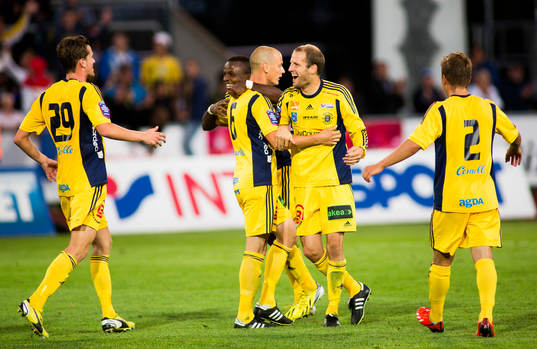 Ängelholms Mikael Dahlgren jublar tillsammans med Monday Samuel, Jakob Augustsson, Filip Stenström och Jesper Björkman