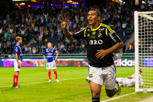AIKs Nabil Bahoui jublar efter att ha gjort 2-1 för AIK