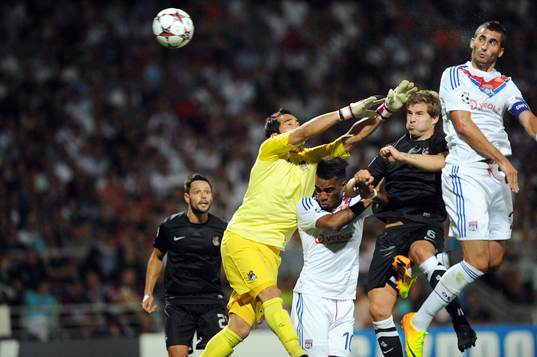  Claudio BRAVO / Maxime GONALONS  - 20.08.2013 - Lyon / Real Sociedad - Ligue des Champions Play Off