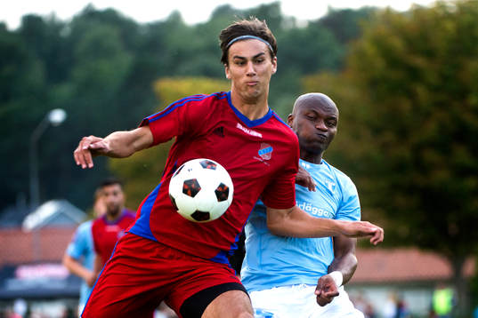 Sävedalens Tommie Veijovic och Malmös Tokelo Rantie