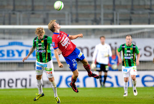 Gais Andreas Drugge i nickduell med Örgrytes Johan Hedman