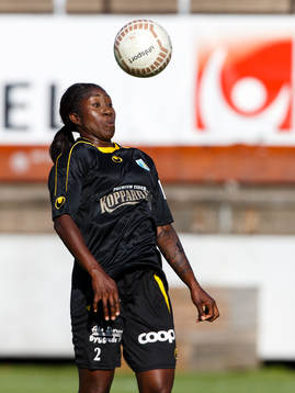 Kopparberg Göteborgs Anita Asante med bollen