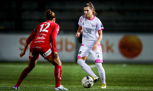 Piteås Emila Appelqvist  och LdB Malmös Ramona Bachmann