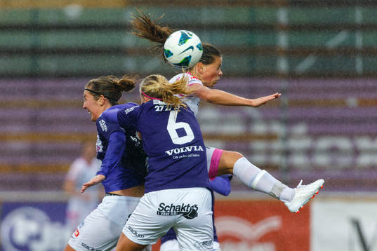 Jitex Elin Sandgren och Kathlene Fernström i nickduell med