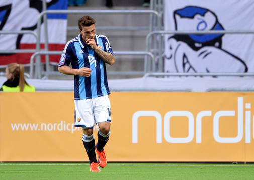 Djurgårdens Erton Fejzullahu jublar genom att hålla