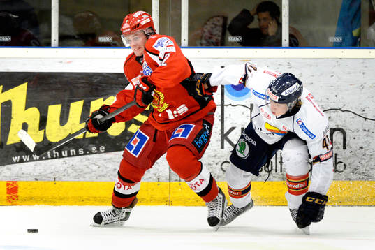 Almtunas Daniel Hermansson och Djurgårdens Alexander Falk